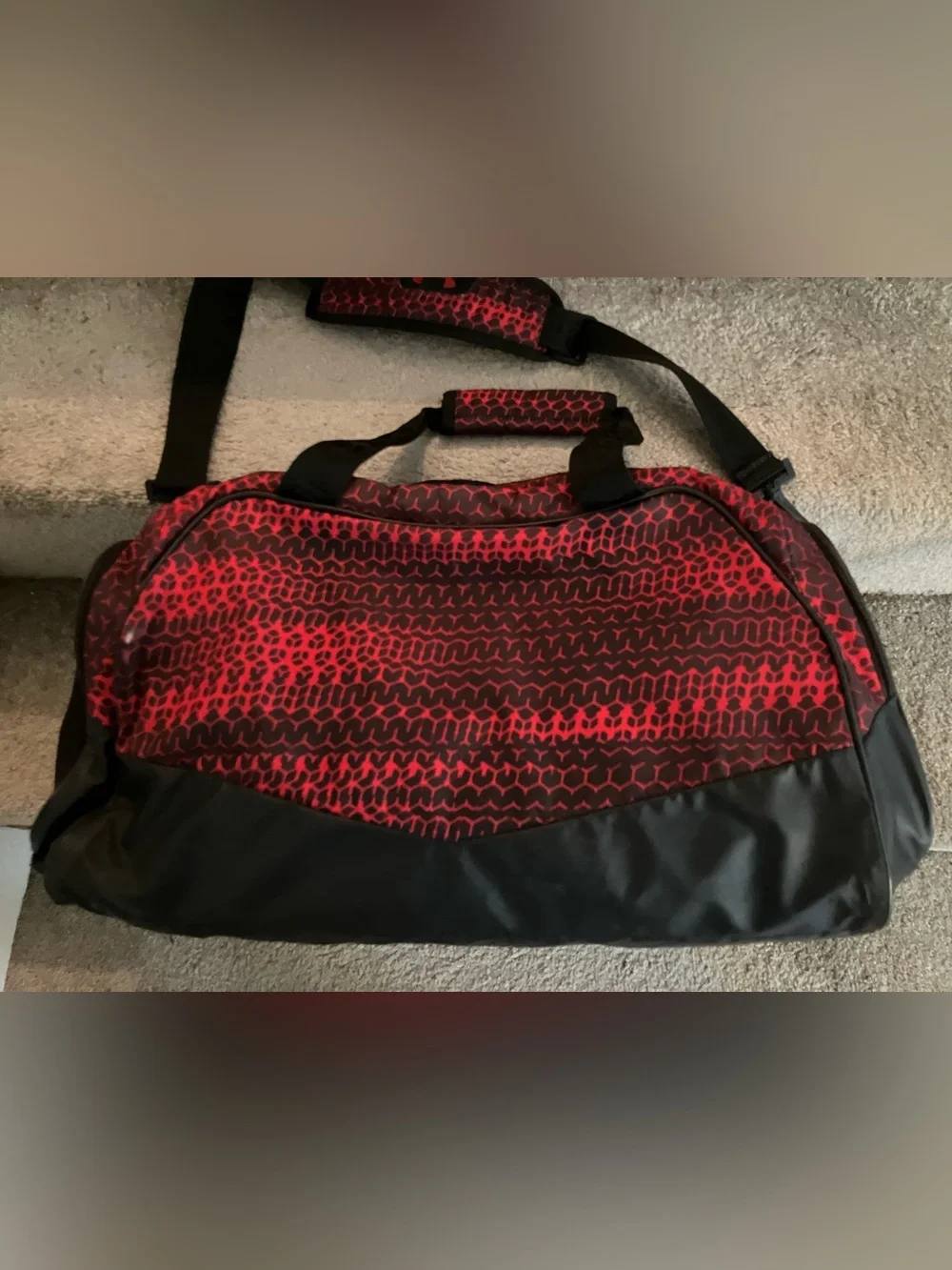 IN EXCELLENT CONDITION! UNDER ARMOUR STORM UNDENIABLE II RED & BLACK DUFFEL BAG